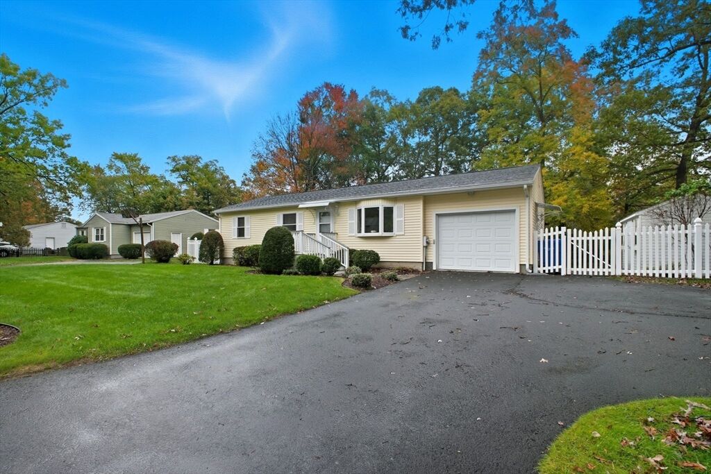 Property Photo: 221 Glenoak Dr MA 01129