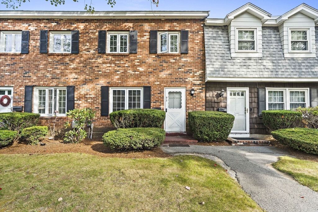 Property Photo: 95 Pilgrim Cir 95 MA 01844
