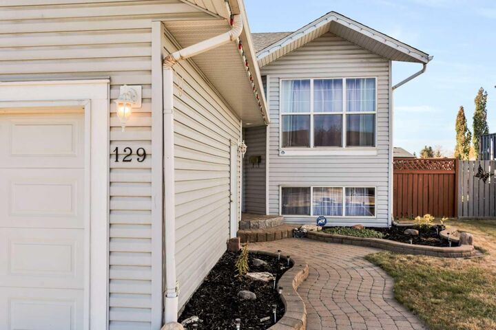 Property Photo:  129 Briarwood Crescent  AB T0M 0J0 
