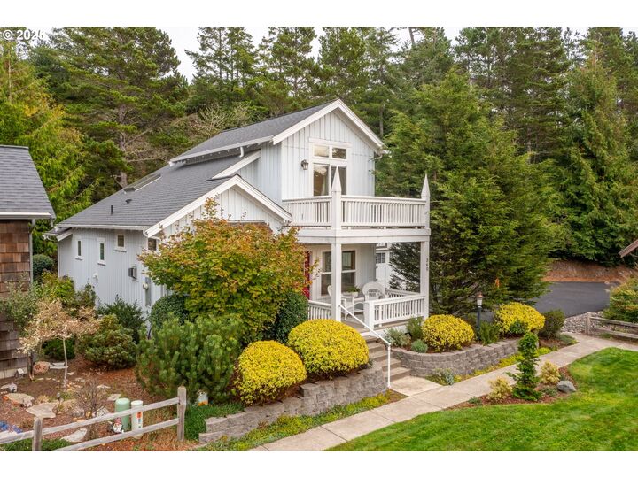 Property Photo: 360 Jackson Way OR 97130