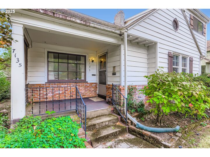 Property Photo: 7135 SE 36th Ave OR 97202