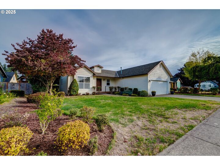 Property Photo: 1537 Hummingbird Ln OR 97383