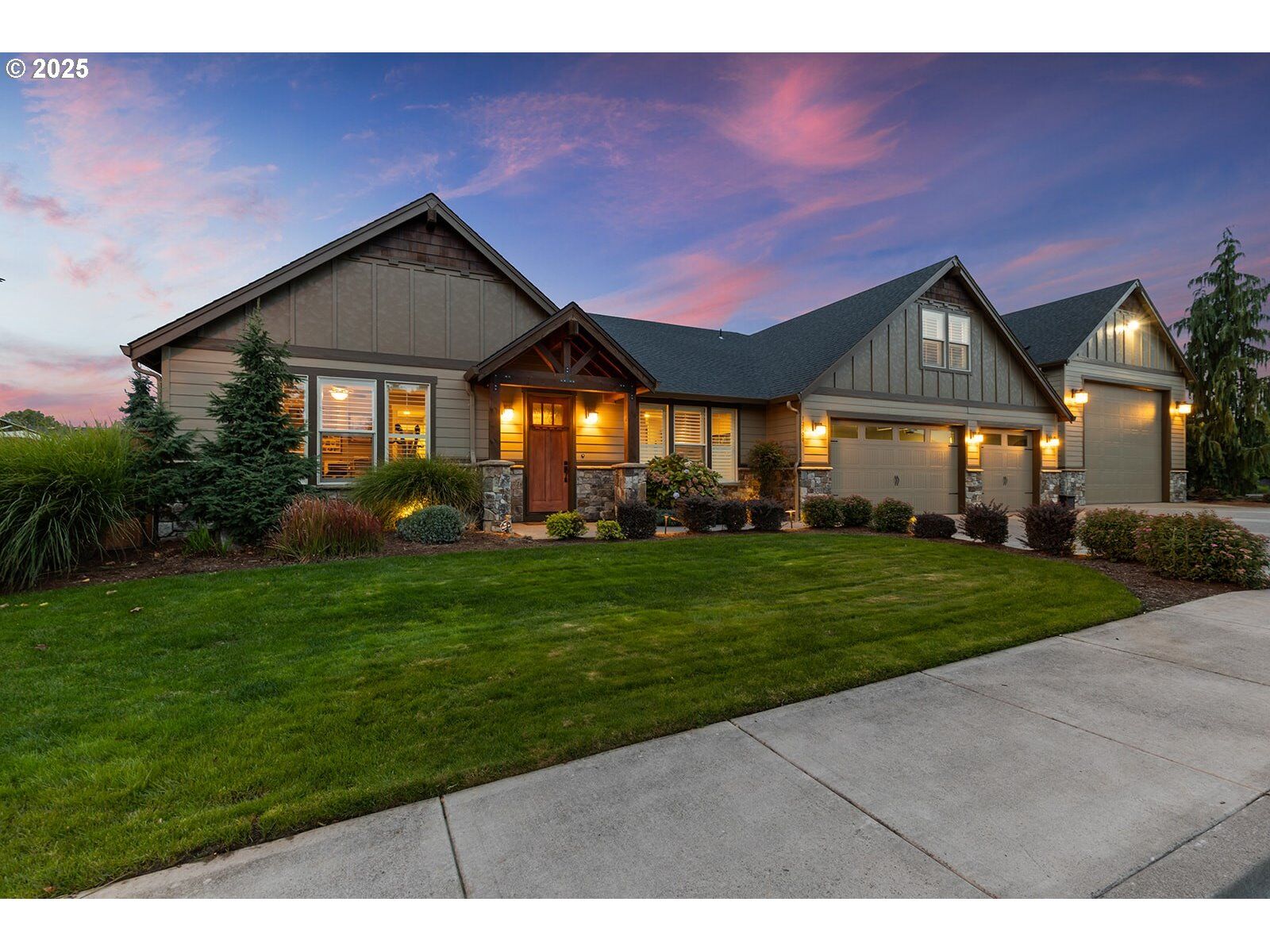 Property Photo: 12500 NW 48th Ct WA 98685