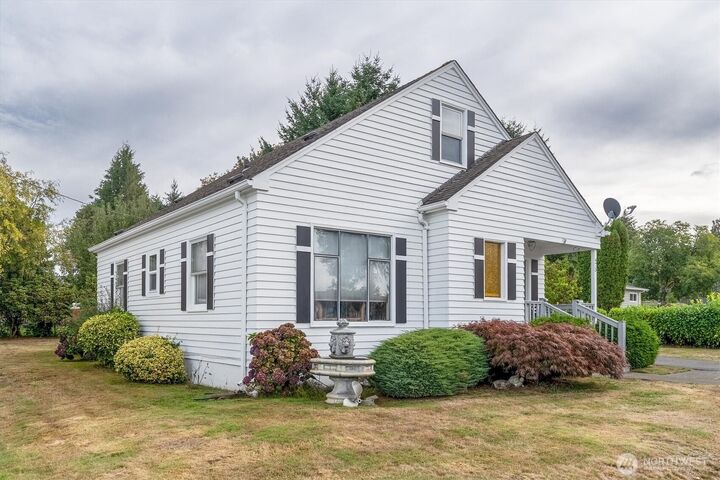 Property Photo: 475 S 2nd Street WA 98612