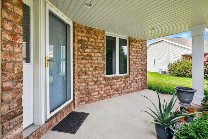 Property Photo:  N1119 Craftsmen Court  WI 54942-8103 