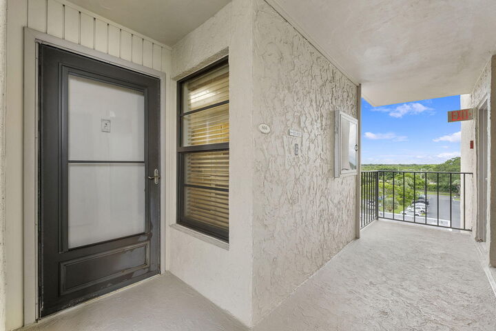 Property Photo: 8 Royal Palm Way 6040 FL 33432