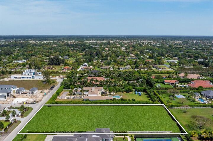 Property Photo: 16730 Stratford Ct FL 33331