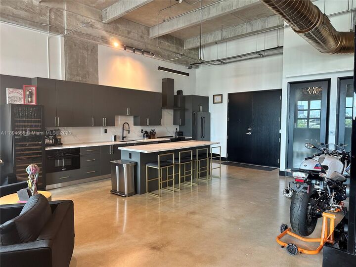Property Photo: 1749 NE Miami Ct 405 FL 33132
