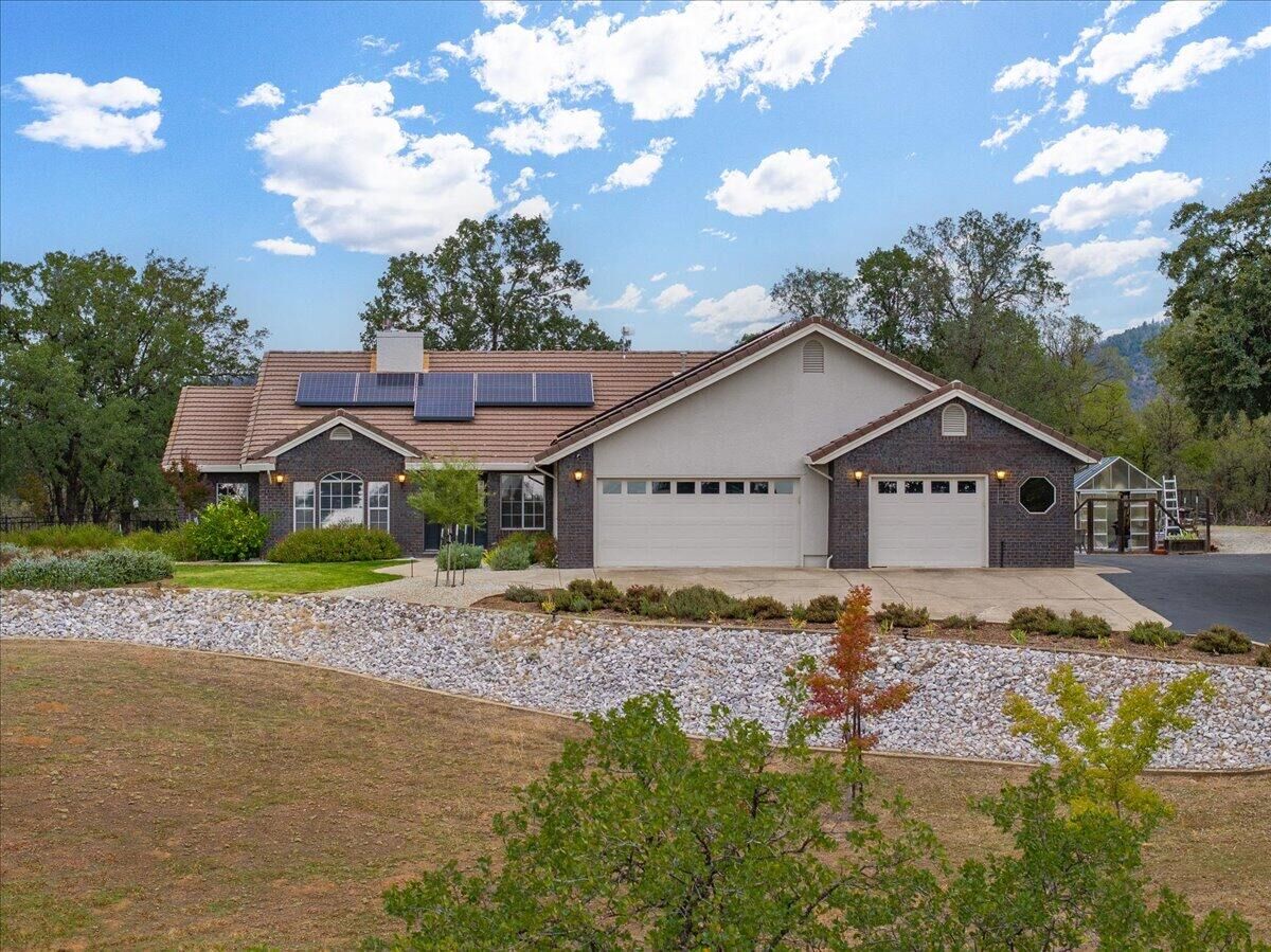 Property Photo: 20636 Bernard Way CA 96003