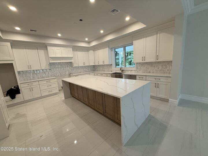 Property Photo: 171 Androvette Avenue NY 10312