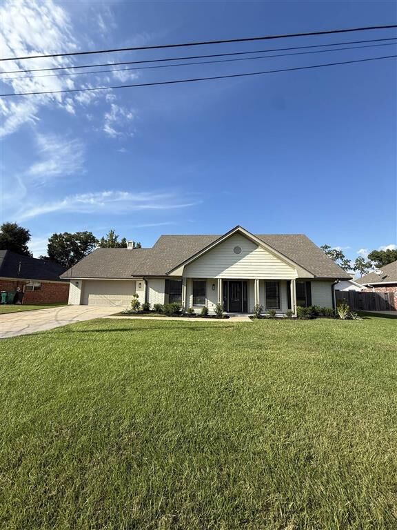 Property Photo: 1814 Honeysuckle Lane LA 70663