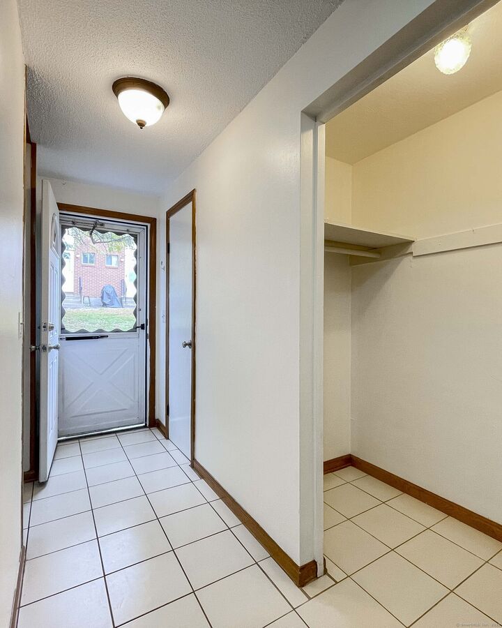Property Photo: 273 Queen Street Apt 8A CT 06489