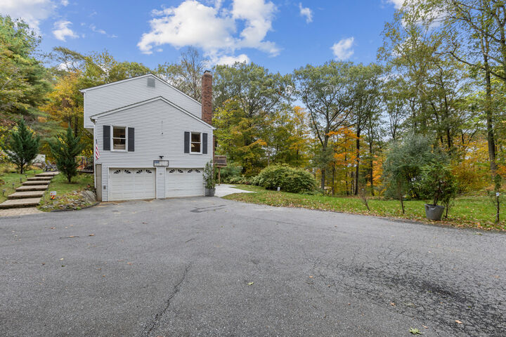 Property Photo:  36 Carriage House Drive  CT 06810