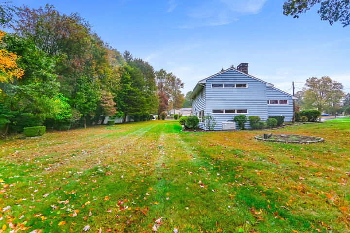 Property Photo:  38 Smith Place  CT 06611