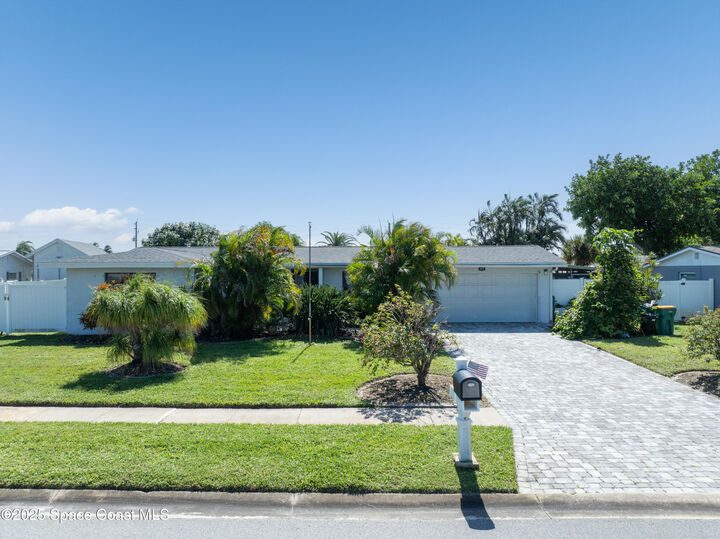 Property Photo: 410 Finch Drive FL 32937