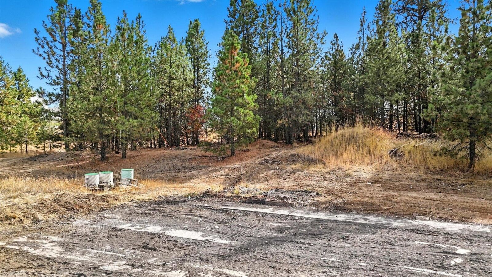 Property Photo: 12606 E Connor Rd WA 99036