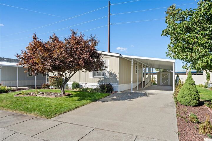 Property Photo: 17001 E Meadowbrook Ln #6 WA 99016