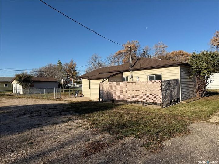 Property Photo: 322 2nd Avenue SK S0K 4Y0