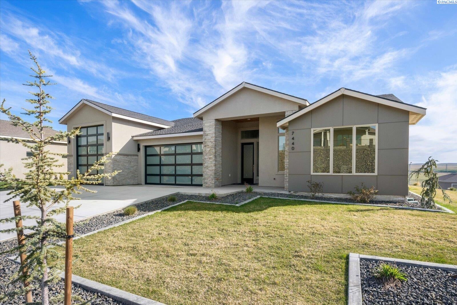 Property Photo: 7440 W 22nd Place WA 99337