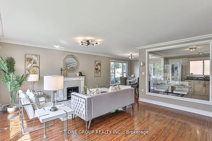 Photo de la propriété: 168 McKee Avenue ON M2N 4C7