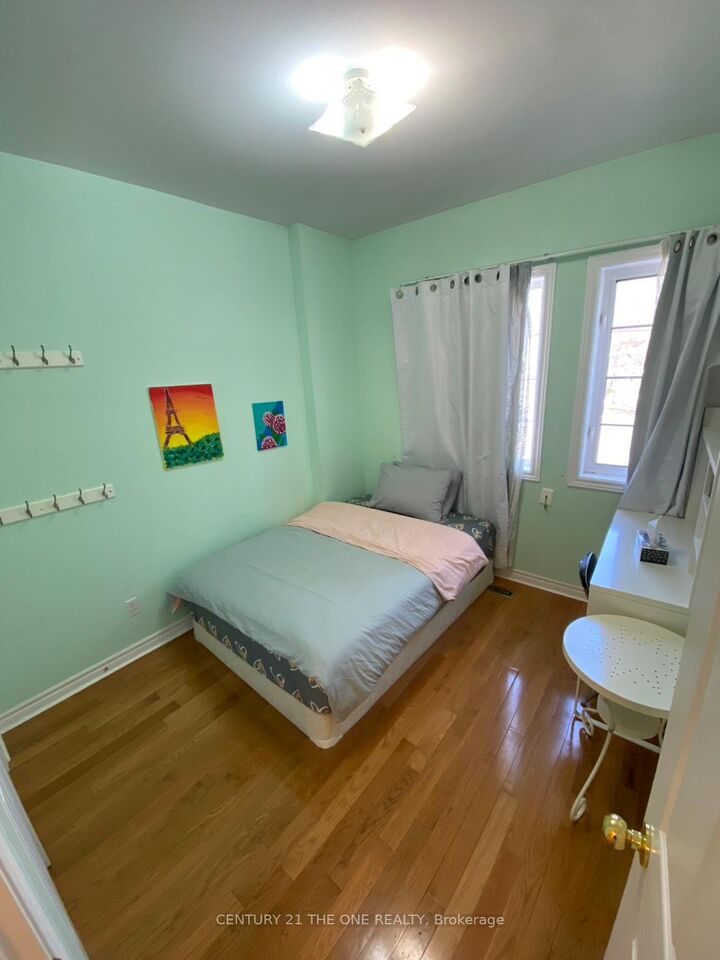 Property Photo:  123 Steeles Avenue E  ON M2M 3Y5