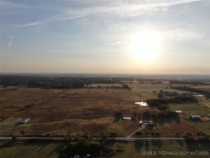 Property Photo:  70 N 300 Road  OK 74447 