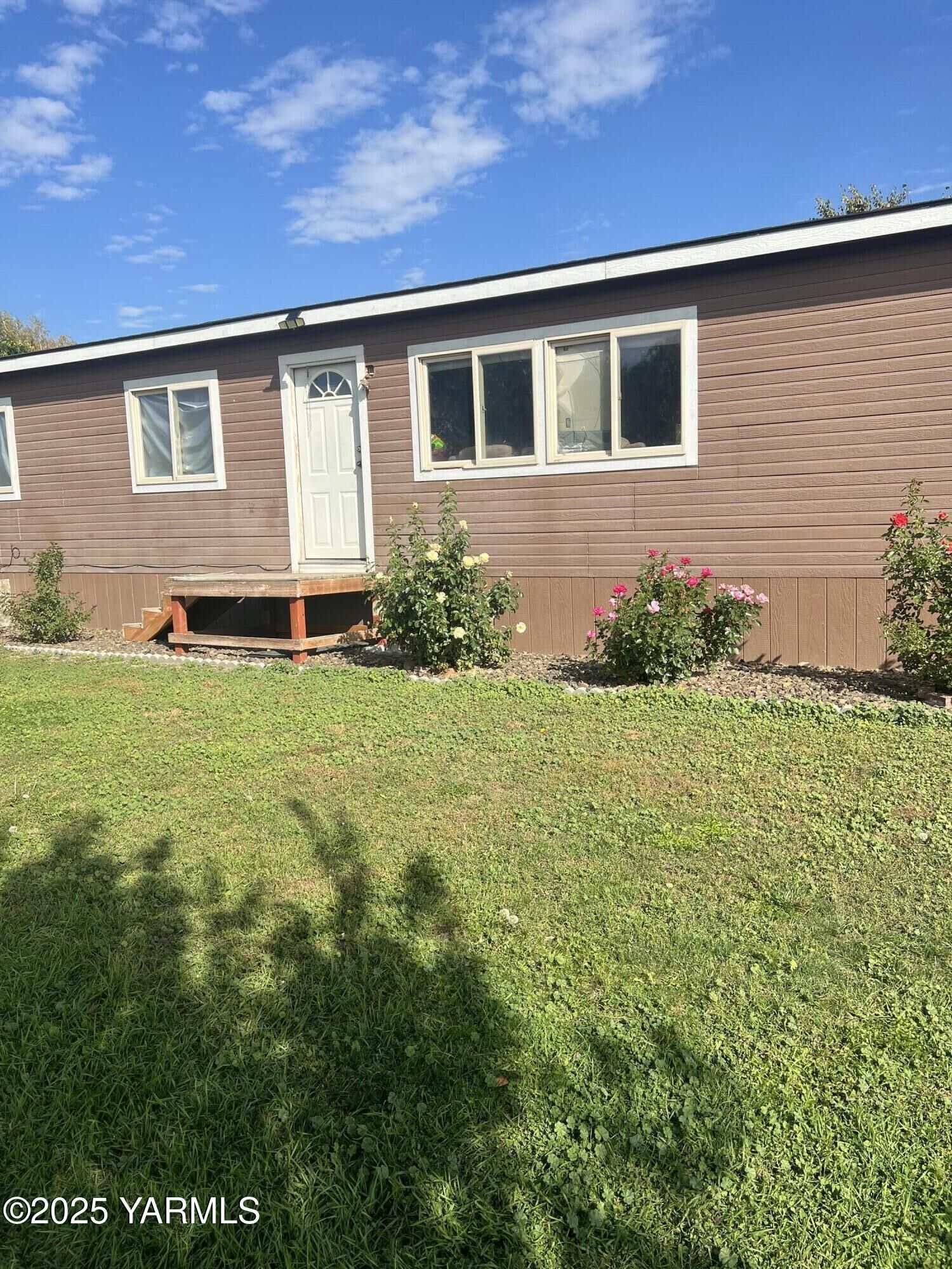 Property Photo: 2805 S 90 Ave WA 98903
