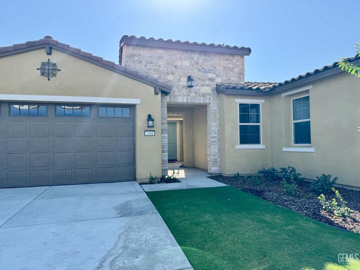 Property Photo: 2404 Penley Court CA 93311