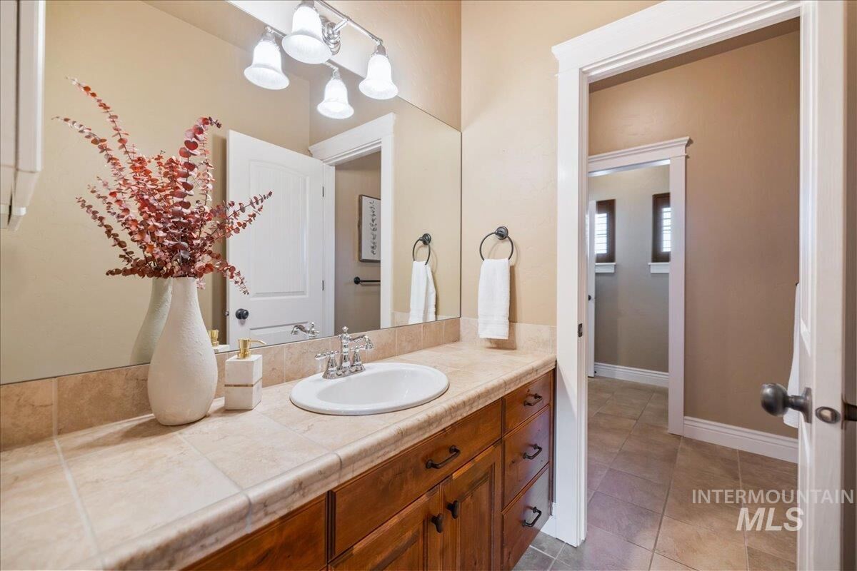 Property Photo: 1479 W Oakhampton Dr ID 83616