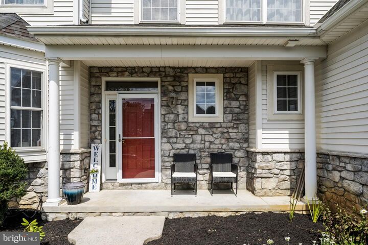 Property Photo: 327 Squire Lane PA 17543