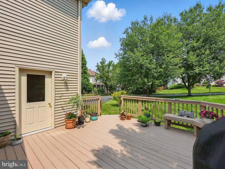 Property Photo: 12704 Autumn Crest Drive VA 20171