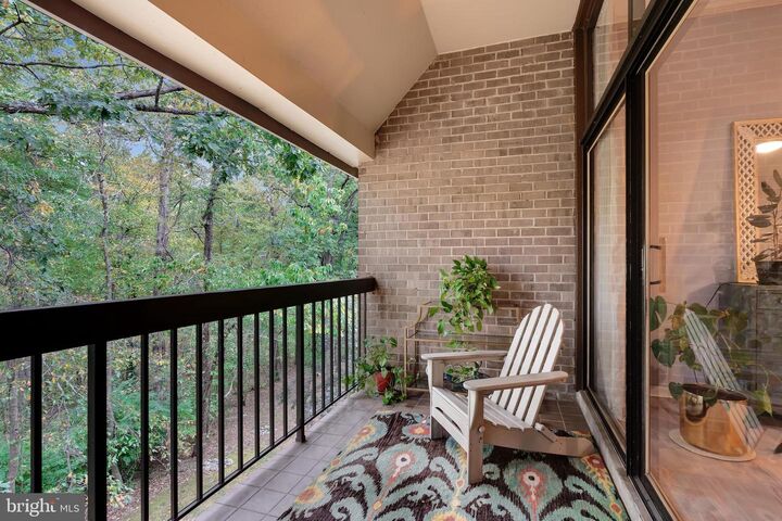 Property Photo: 1670 Parkcrest Circle 3B/300 VA 20190