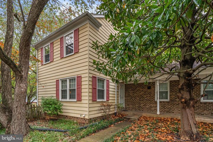 Property Photo: 702 Hemlock Court VA 20170