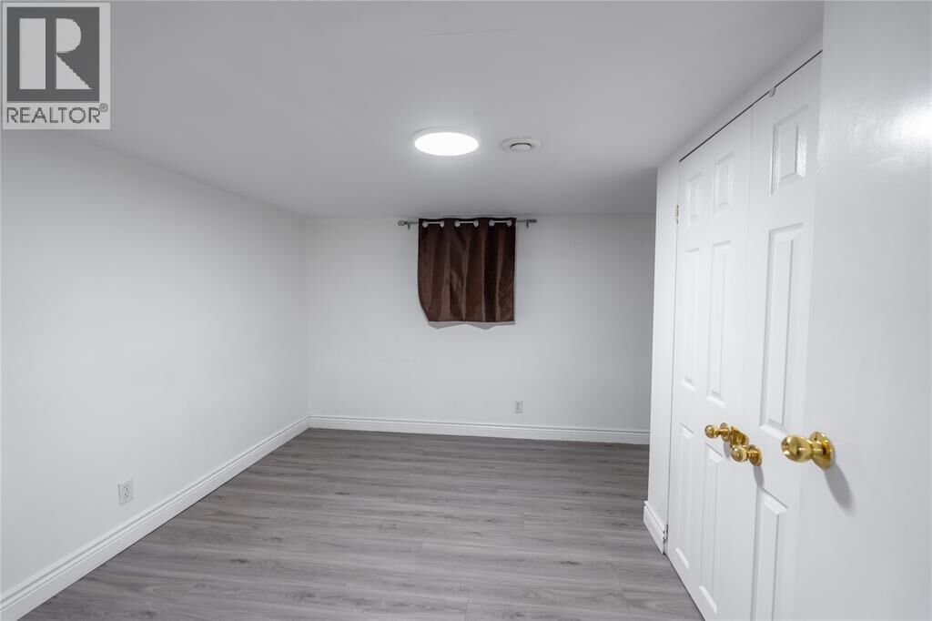 Photo de la propriété: 42 Warwick Drive ON N8A 3N4