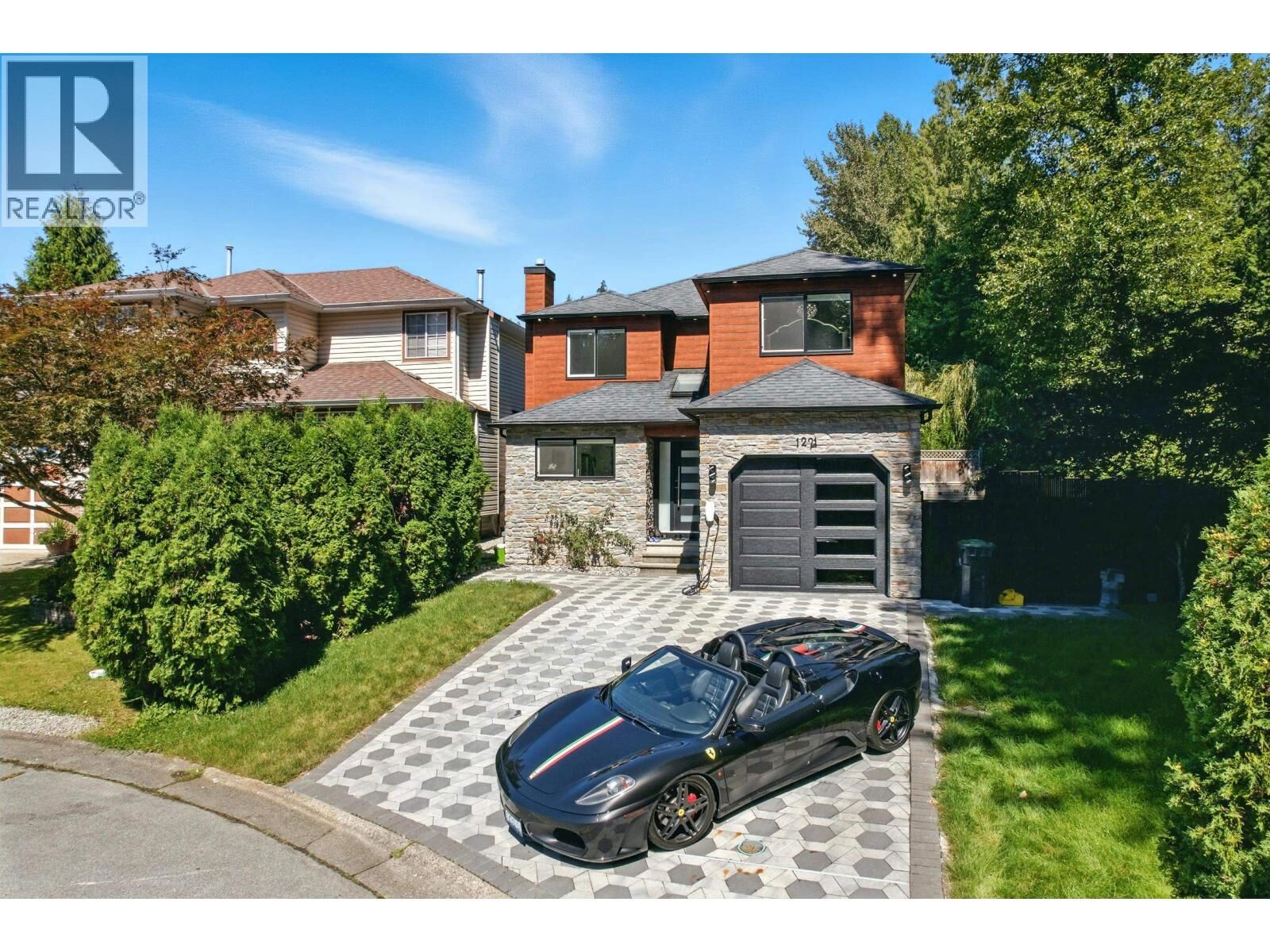 Photo de la propriété: 1221 Halifax Avenue BC V3B 7J5