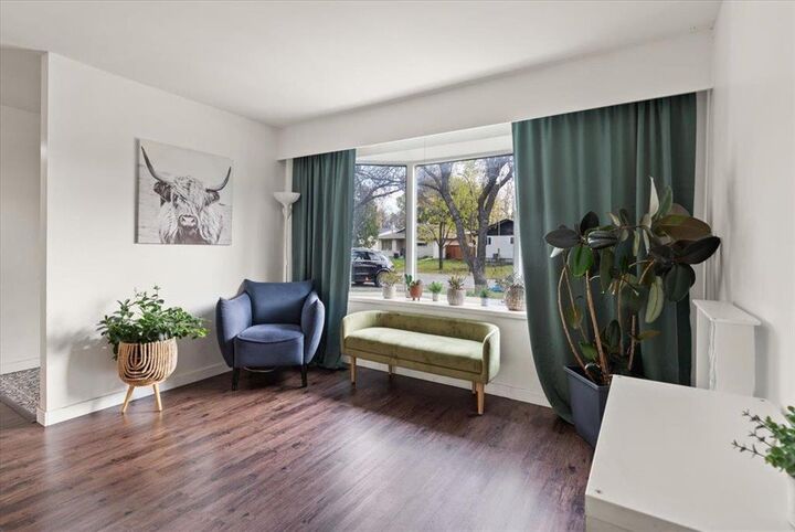Property Photo: 78 Diamond Street MB R2G 2J2