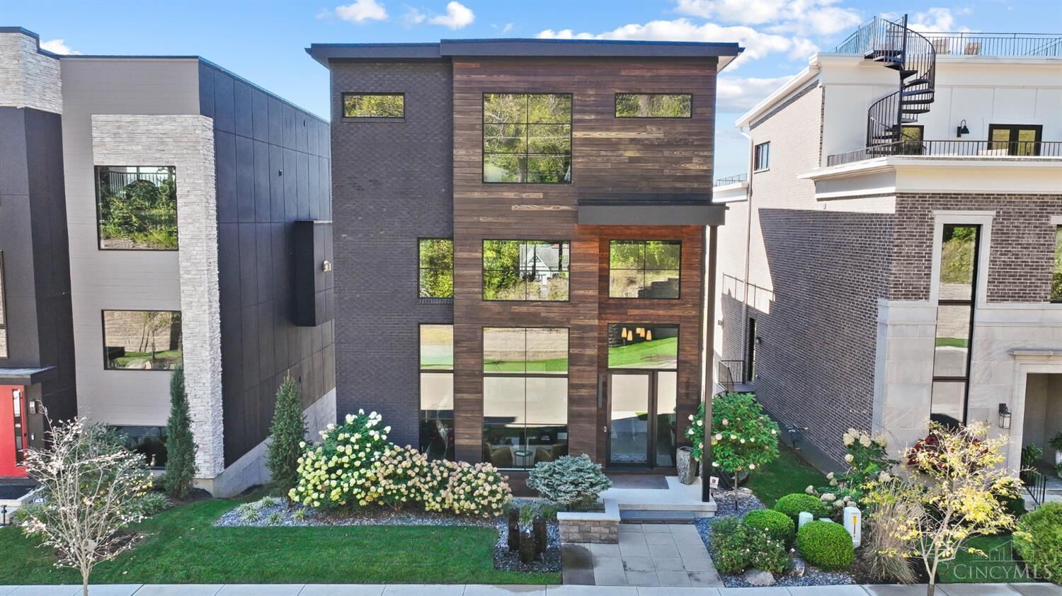 Property Photo:  2909 Walworth Avenue  OH 45226 