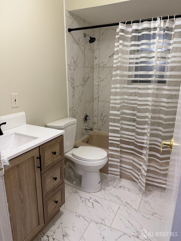 Property Photo: 600 N 6th Street N 1103 NJ 07107