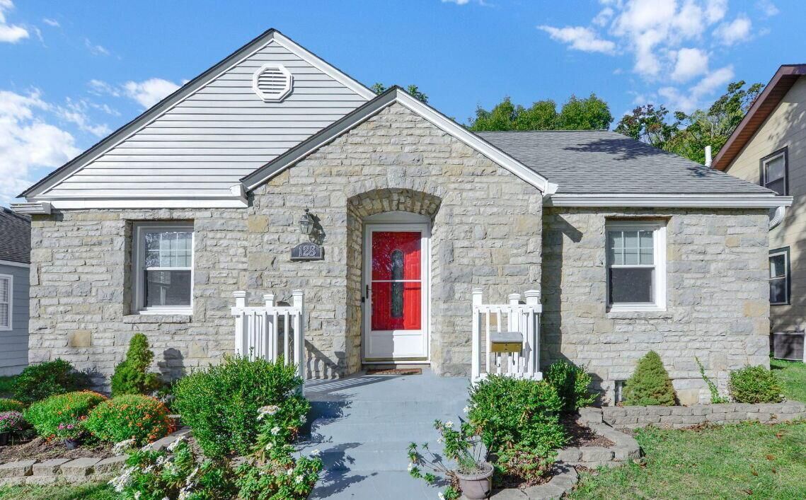 Property Photo: 128 Blenheim Road OH 43214