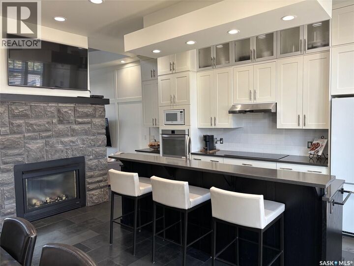 Property Photo: 426 Lamarsh Road SK S7W 1B8
