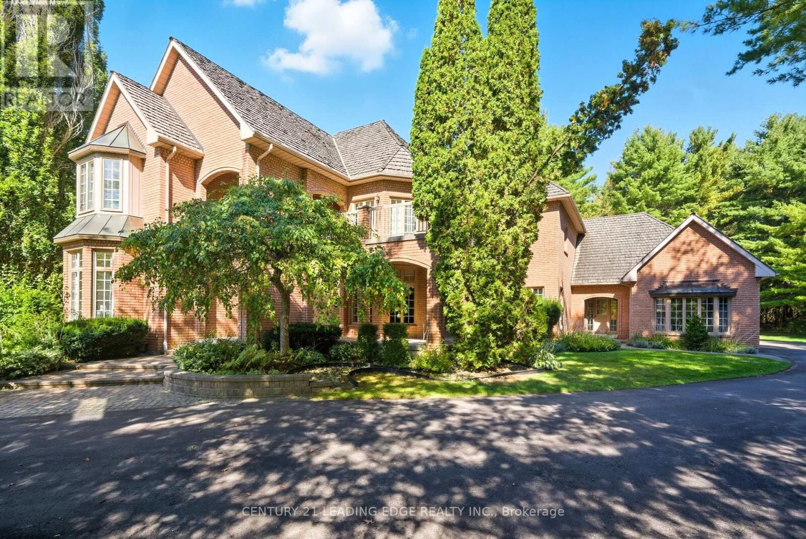 Property Photo: 8 Bunhill Court ON L1Z 1X5