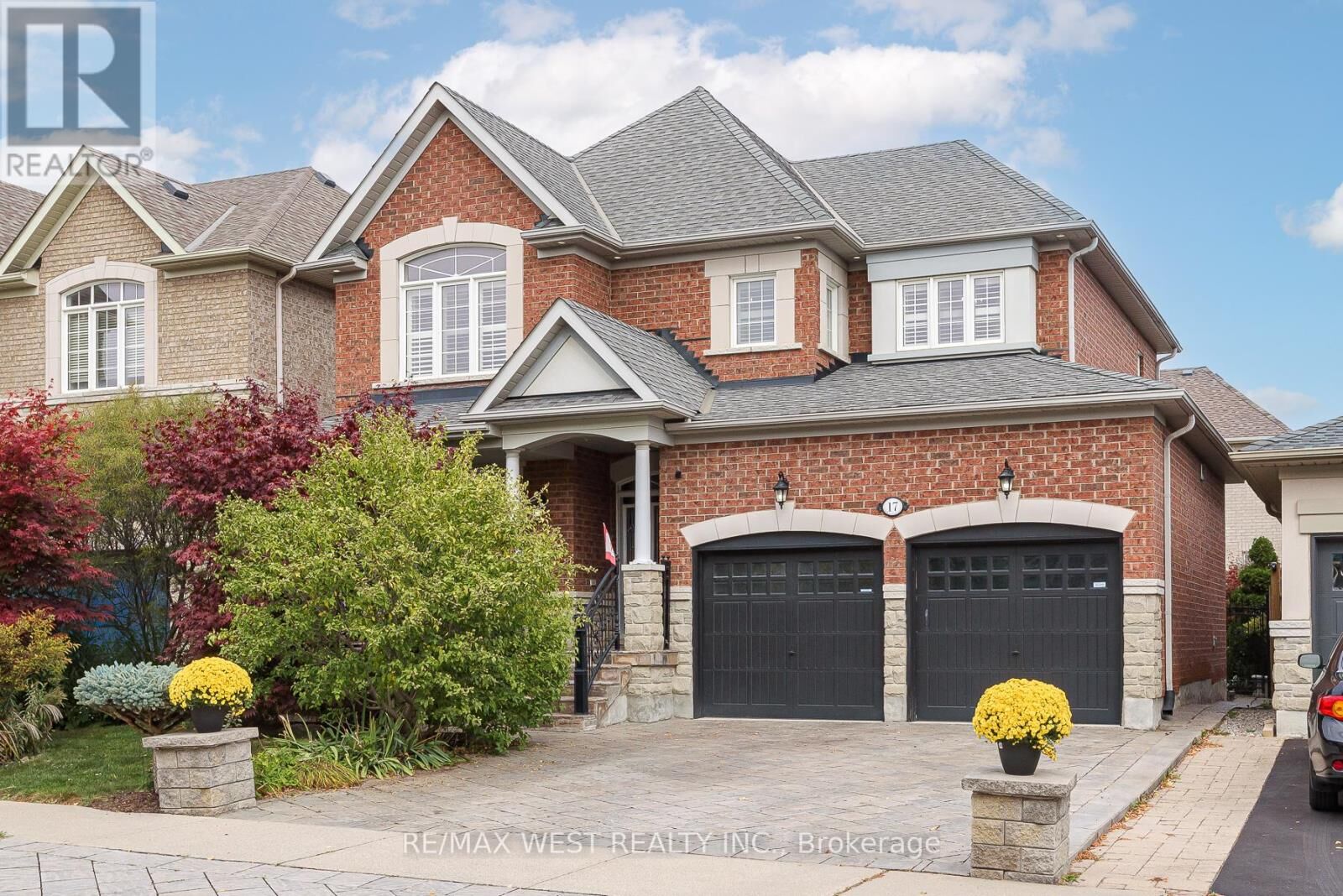 Property Photo:  17 Hawkridge Trail  ON L6P 2T5 