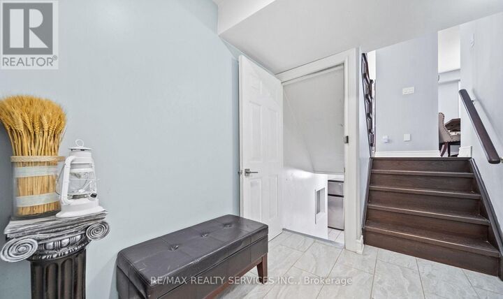 Property Photo: 14 Saddleback Square Bsmt ON L6X 5C5