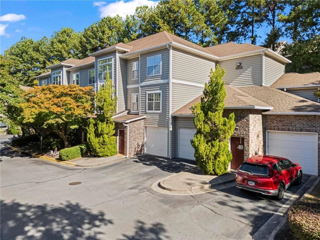 Property Photo:  2700 Pine Tree Road NE 3009  GA 30324 