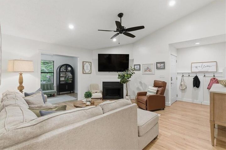 Property Photo: 708 Parkaire Crossing GA 30068