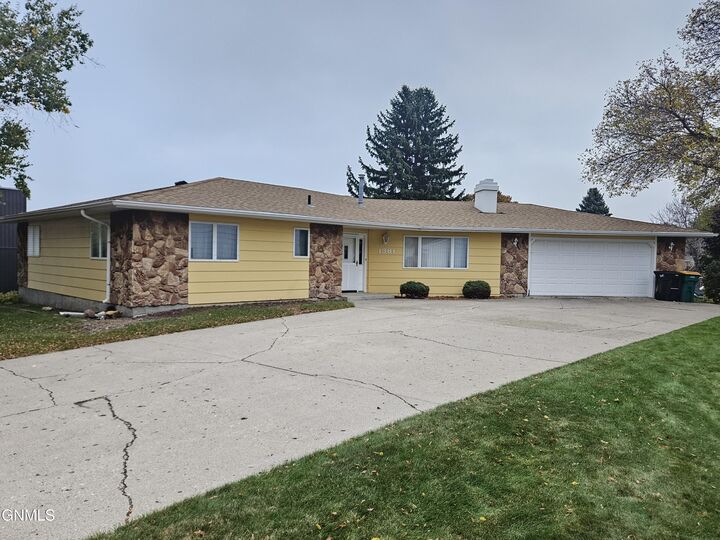 1981 20th Street N  Bismarck ND 58501 photo