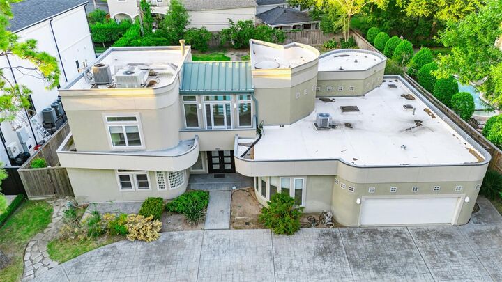 Property Photo: 5304 Braeburn Drive TX 77401
