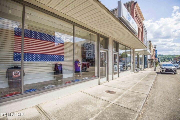 Property Photo: 430 N Roane St TN 37748