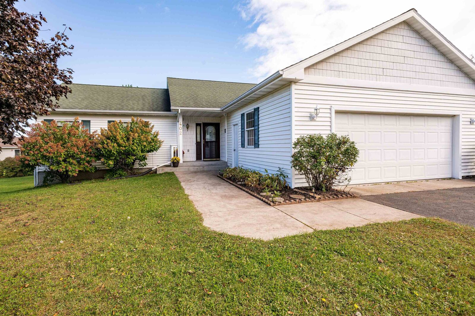 Property Photo: 402 Carmen Ave MN 55720