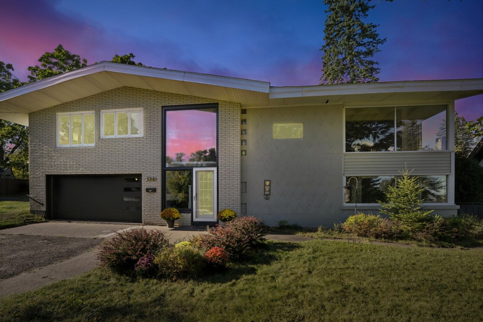 Property Photo: 2525 E 1st St MN 55812